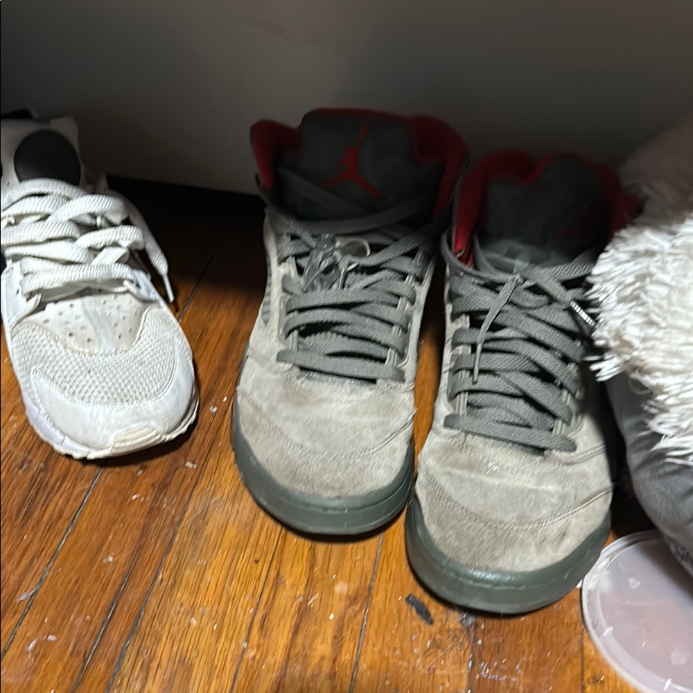 Jordan Athletic Shoes - Gray and Red